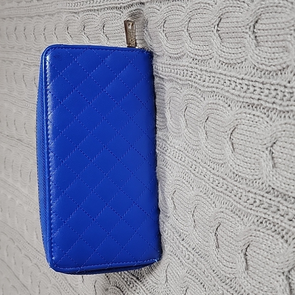 Blue BCBG Quilt Pattern Wallet - Picture 6 of 12